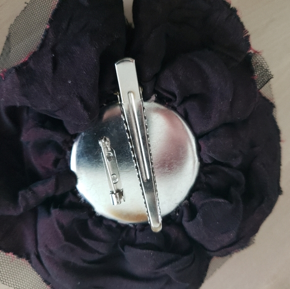 Dark red and mesh rose clip or brooch - Picture 2 of 3